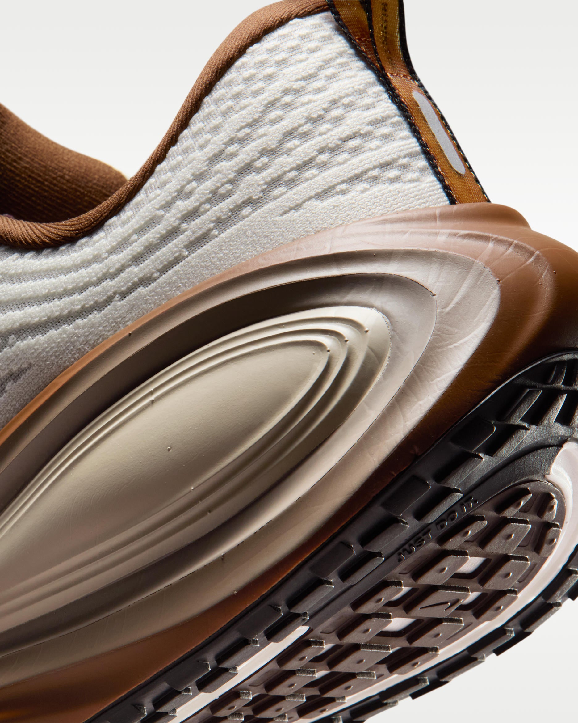 NIKE ZOOM X VOMERO Plus