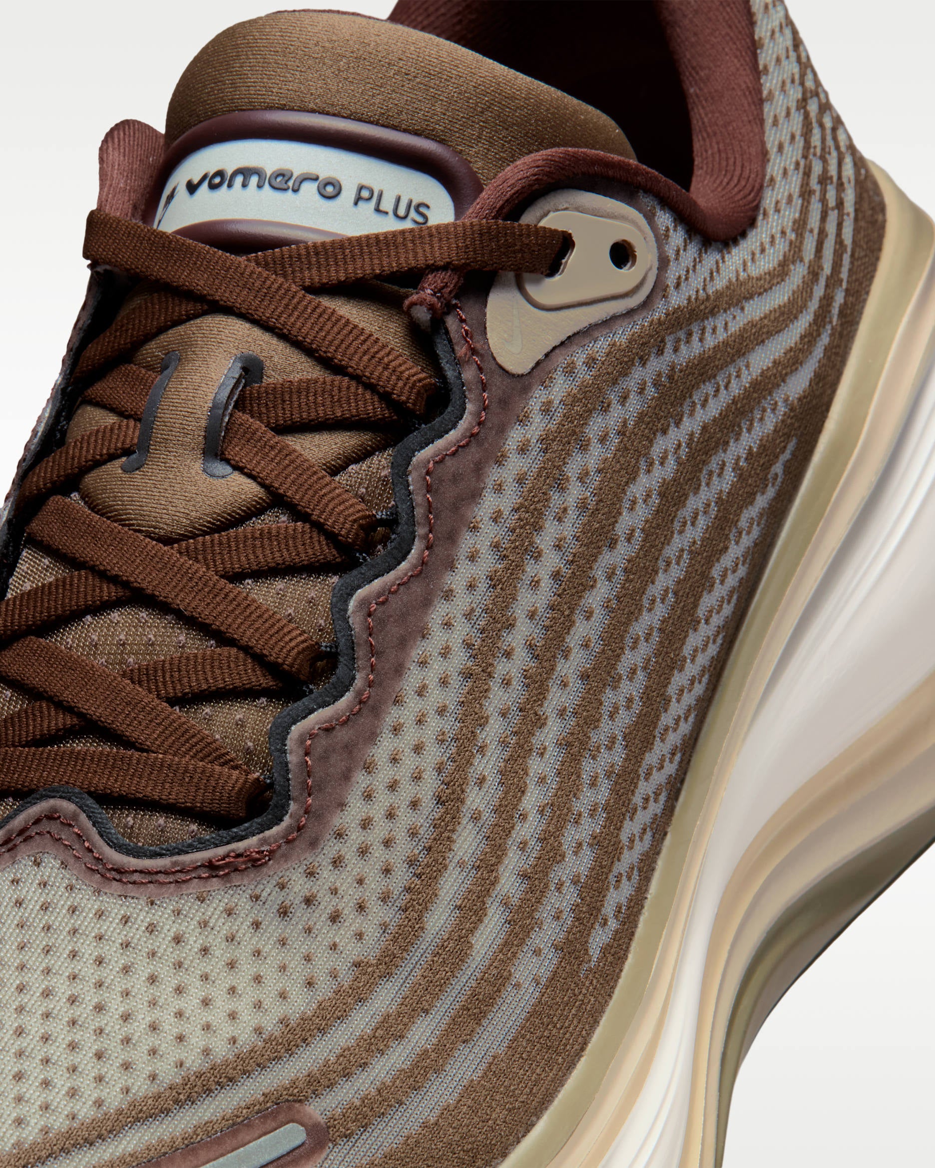 NIKE ZOOM X VOMERO Plus