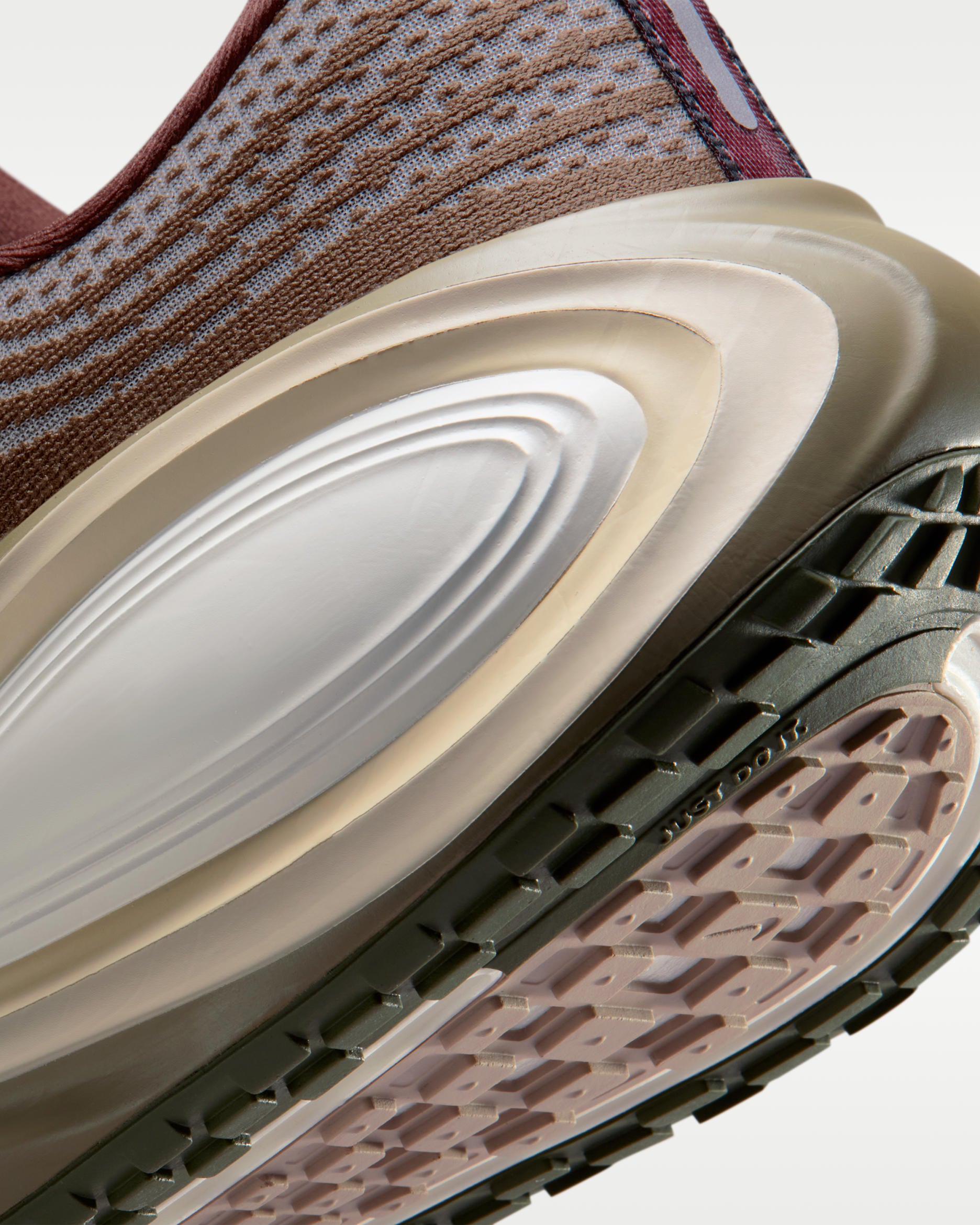 NIKE ZOOM X VOMERO Plus