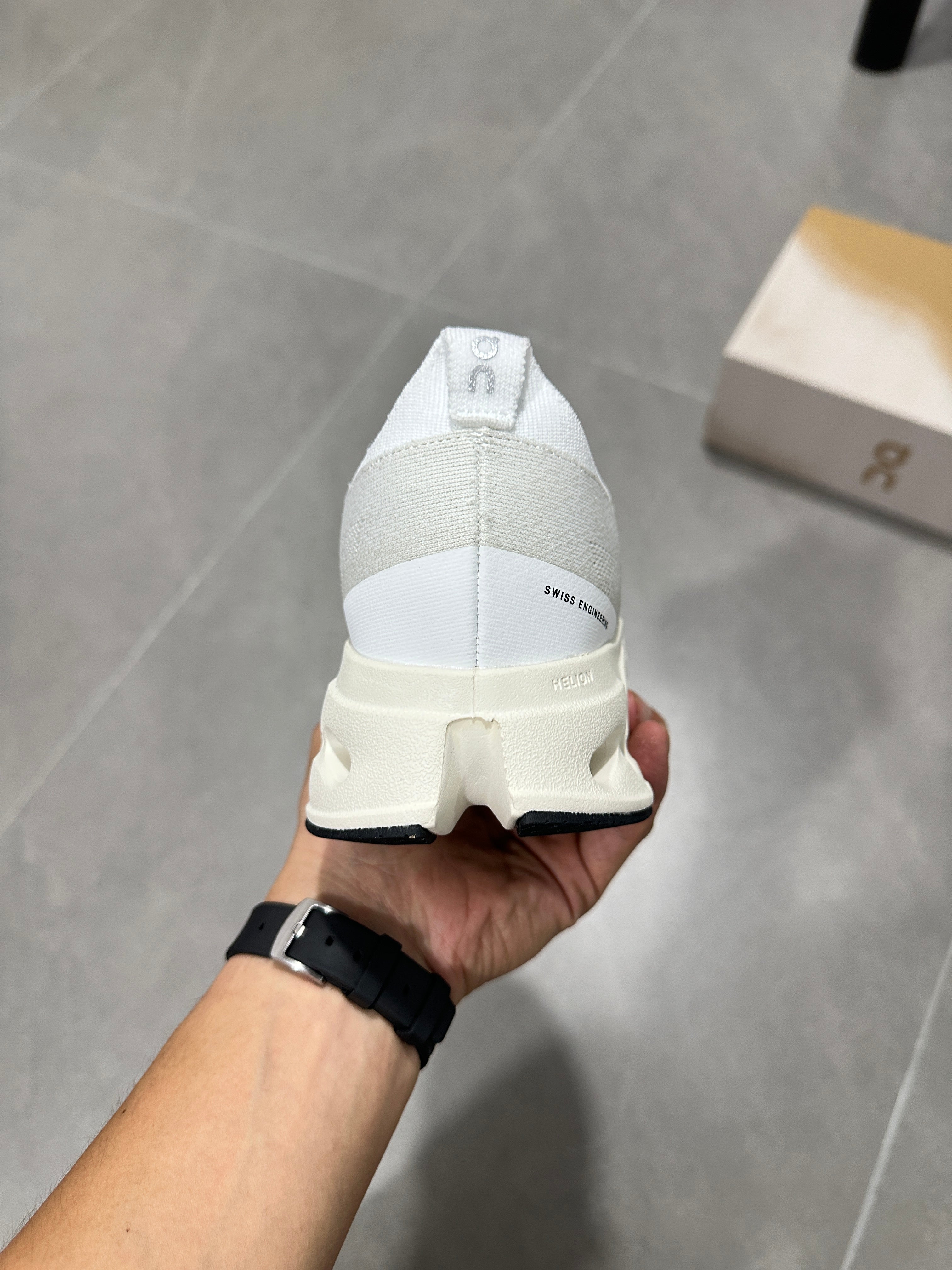 On Cloudsurfer Max