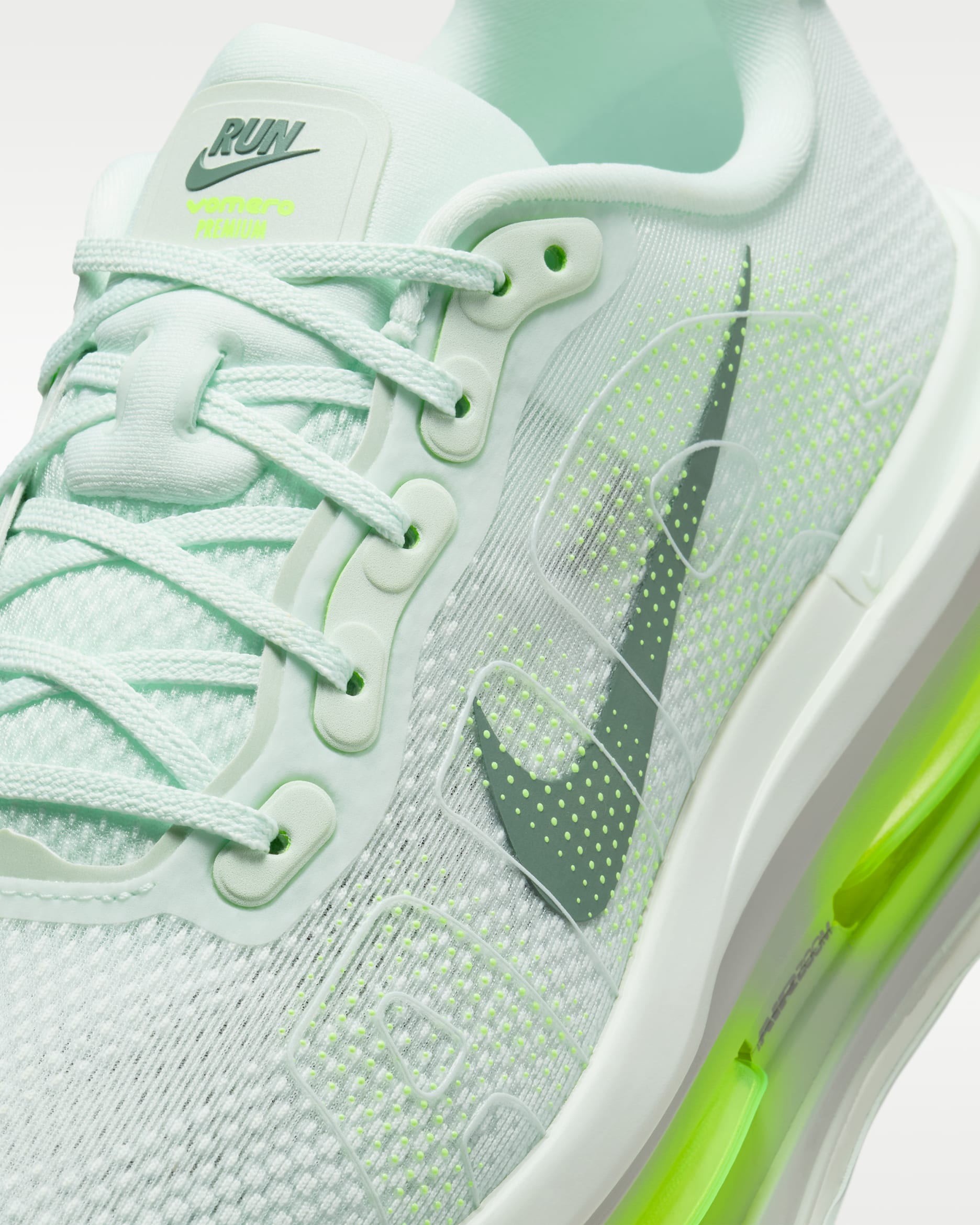 NIKE ZOOMX VOMERO PREMIUM